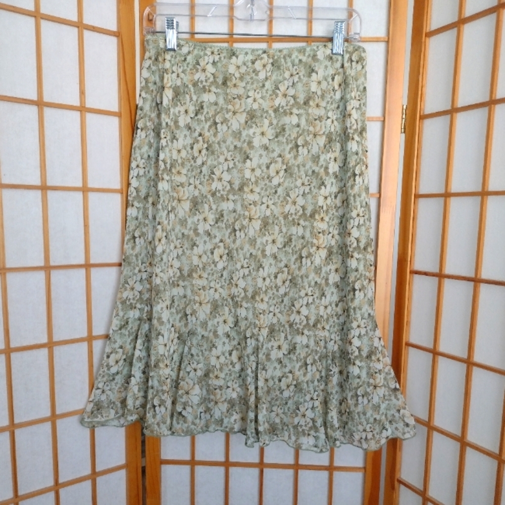 NorthStyle Floral Skirt size Medium
